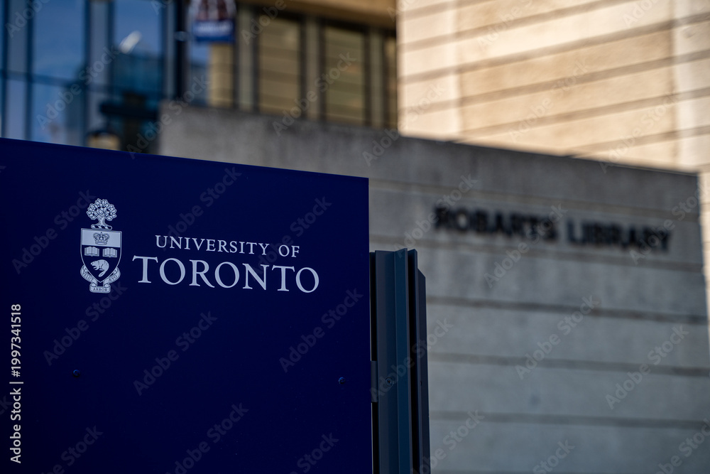 Obraz premium Close up of University of Toronto sign with Robarts Library in background. Toronto, Canada - April 22, 2026.