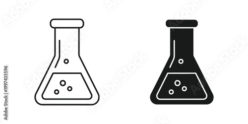 Fotografie Comparison of empty and filled laboratory erlenmeyer flasks with liquid droplets