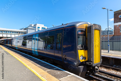Foto Electric Train at Hastings Railway Station in Hastings, East Sussex, England, UK