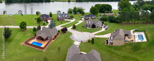 Φωτογραφία Wealthy neighborhood with expensive houses in Kingston, Tennessee