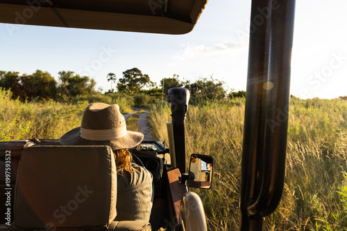 Fotografía Family experiencing a mobile safari in the Okavango Delta, Botswana, Africa