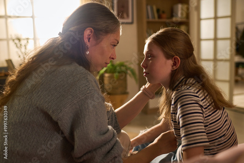 Canvastavla Caucasian mother comforting girl child while talking face to face at home, showing emotional support and trust