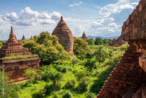 Slika na platnu Ancient red brick temples surrounded by tropical greenery, Bagan