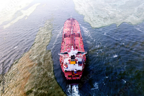 Quadro su tela Oil tanker navigating the Strait of Hormuz
