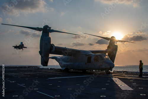 Foto military aircraft carrier
