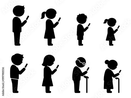 People Using Smartphone Side View Pictogram Set (Child to Elderly, Male and Female)

スマホを見る人物（横向き）ピクトグラムセット（子供・大人・高齢者／男女）