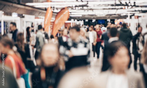 Quadro su tela Abstract blurred people at exhibition hall of expo event trade show