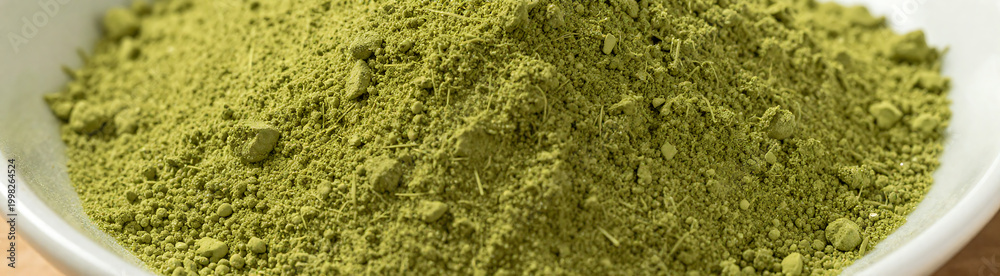 Obraz premium shot layered green matcha powder shallow dish illuminated soft overhead light showcasing intricate textures