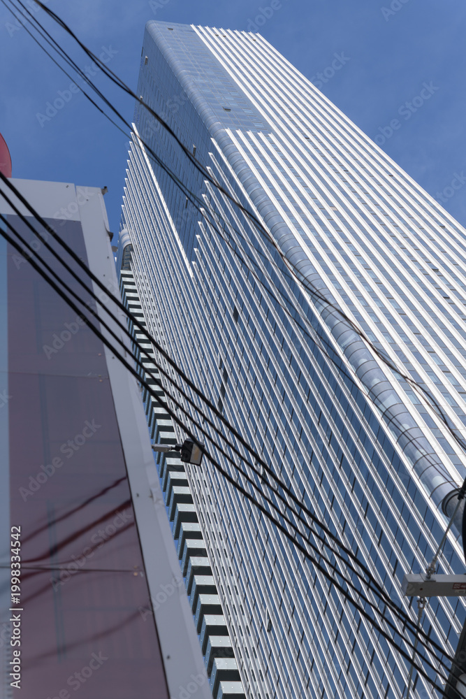 Obraz premium exterior of 19 Duncan, designed by Hariri Pontarini Architects -- a mixed-use integration of the heritage Southam Press Building and a modern 58-storey tower, housing Thomson Reuters offices