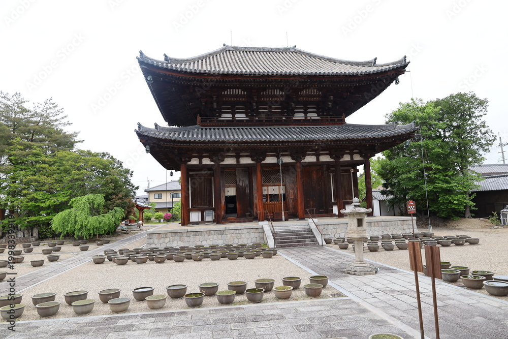 Obraz premium A Japanese temple: a scene of the precincts of Kiko-ji Temple in Nara City