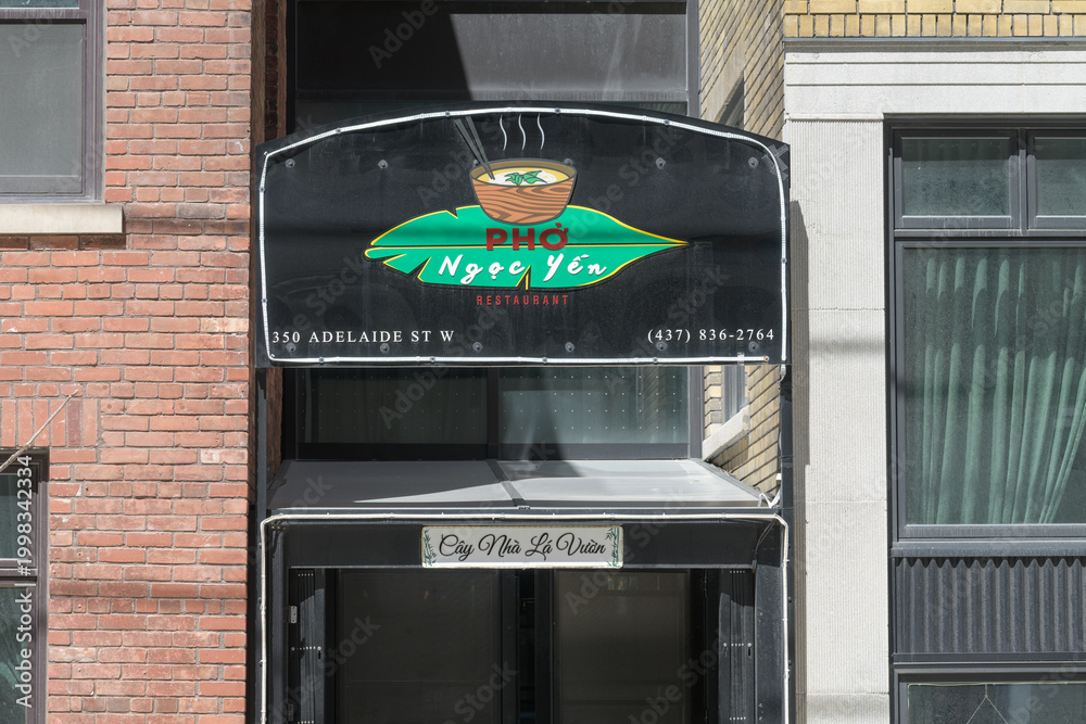 Obraz premium exterior building and sign of Pho Ngoc Yen 3, a Vietnamese restaurant, located at 350 Adelaide St W, Toronto