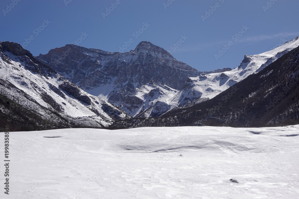 Fototapeta premium Winter Basin And Frozen Mountain Lake