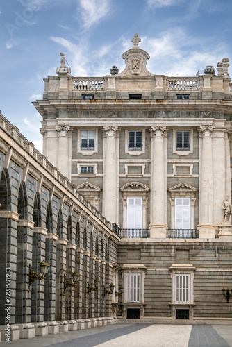 Φωτογραφία Vertical view of part of the parade ground of the Royal Palace of Madrid, Spain