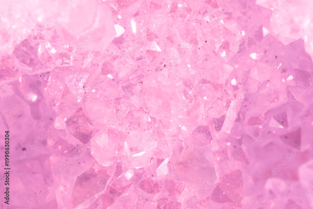 Obraz premium Amethyst pink crystals. Gems. Mineral crystals in the natural environment. Texture of precious and semiprecious stones. Seamless background with copy space colored shiny surface of precious stones.