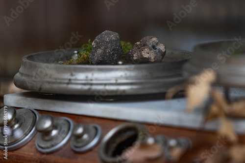 schwarzer Trüffel auf einer Waage