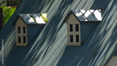 Fotografie The photo shows the decorative dormer windows of the cottage