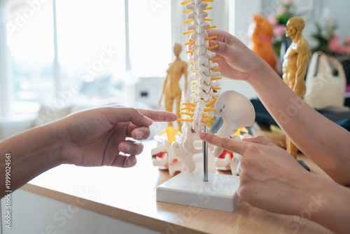 Принти на полотні Spine model medical healthcare diagnosis doctor patient consultation back pain s