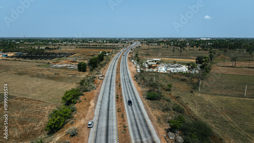 Foto Indian national highways through villages and towns of rural areas