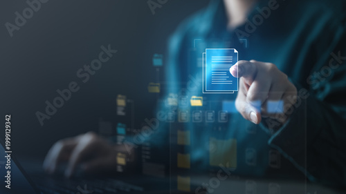 Fotografi User managing digital files with virtual interface, illustrating data export, cloud storage, secure transfer, and document access in modern technology environment