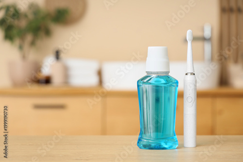 Electric toothbrush with mo...