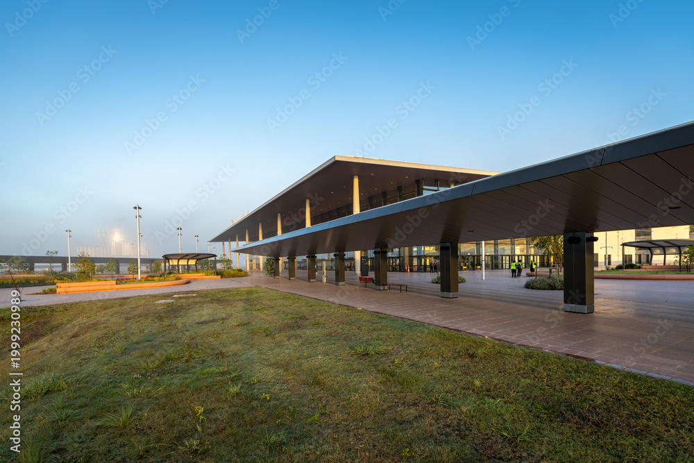 Obraz premium Western Sydney International Airport Terminal Forecourt and Covered Walkway at Sunrise in NSW Australia