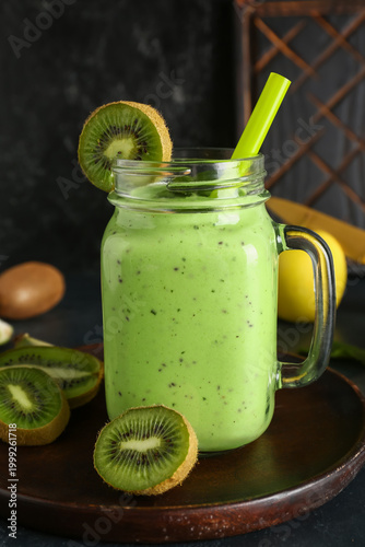 Mason jar of fresh kiwi smo...