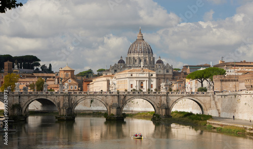 Canvas Print St Peter's Basilica and the river Tiber in Rome, Italy
