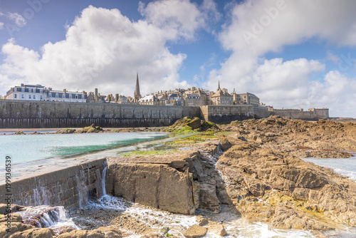 Fotografía La ville de Saint-Malo en marée basse