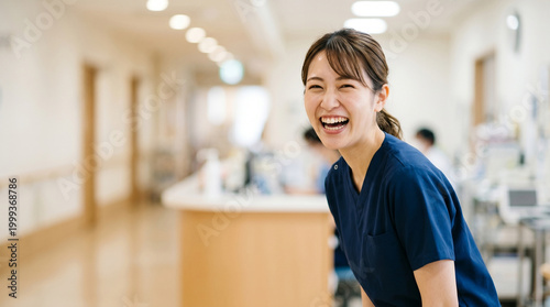 満面の笑顔の若い女性看護師 医療スタッフ 病院 クリニック