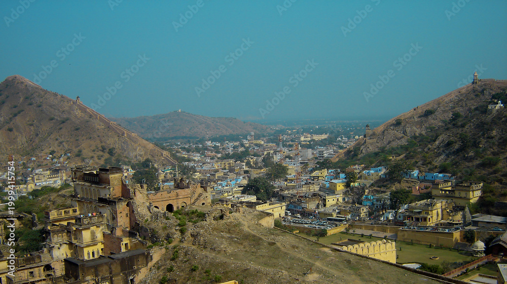 Obraz premium Hill of Rajasthan, City wall of Jaipur, Beautiful scenery 3