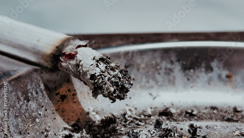Tableau sur toile Cigarette butt in ashtray
