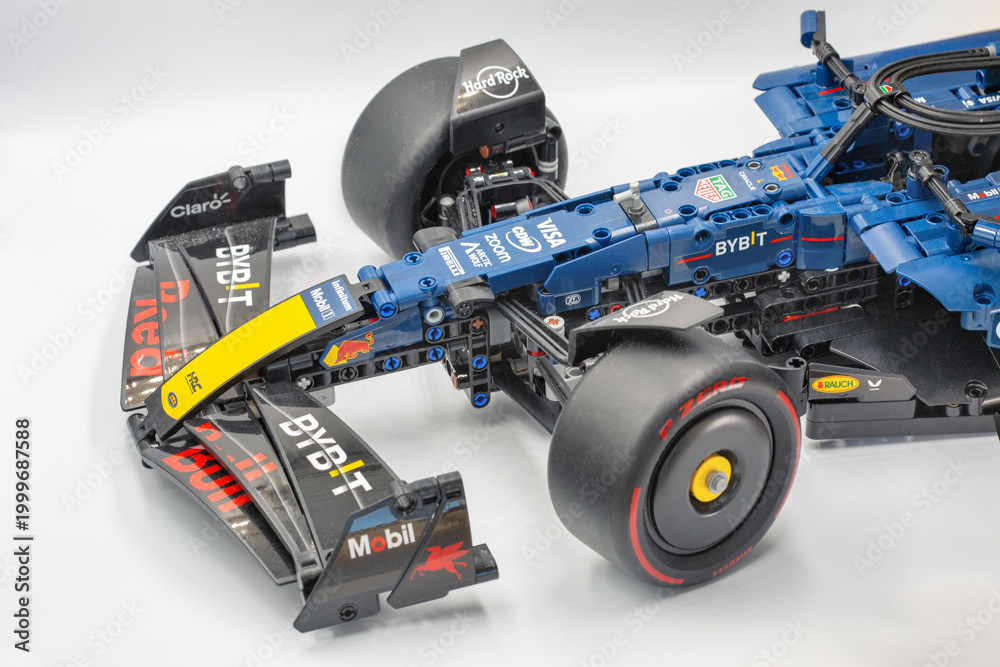 Fototapeta premium LEGO Technic Oracle Red Bull Racing RB20 F1 car model.