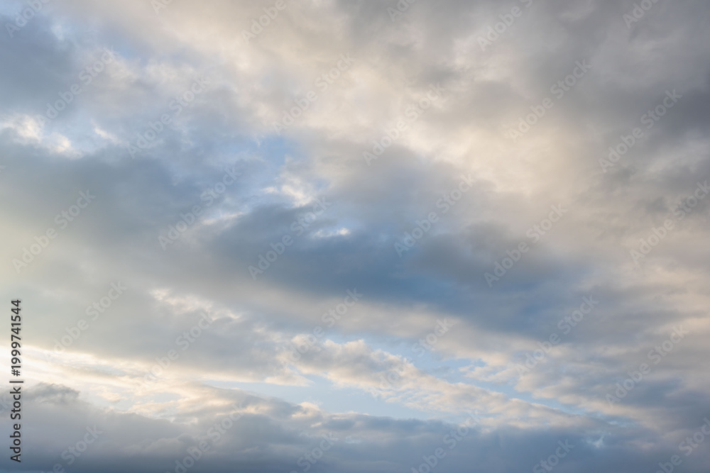 Fototapeta premium 春の風景 雲が多い夕方の空10