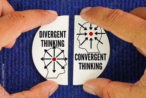 Fotografie Hands hold white paper with words Two prominent types of thinking are divergent thinking and convergent thinking