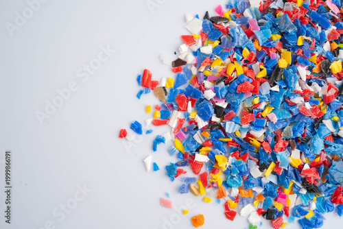 Fotografia Plastic colorful pieces recycling shredded for industrial use.