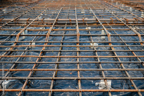 Obraz na plátně Reinforced Steel Mesh Grid with Concrete Spacers for Slab Casting