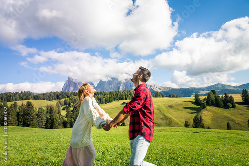 Photos Happy young couple enjoying an excursion in the nature on italian Alps