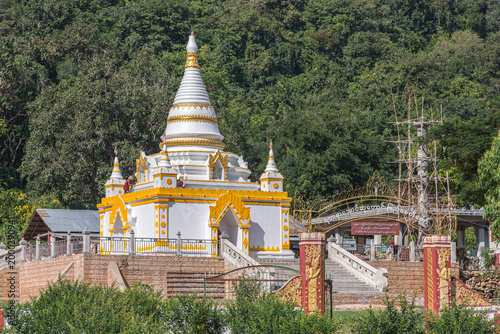pagode bouddhique au Myanmar