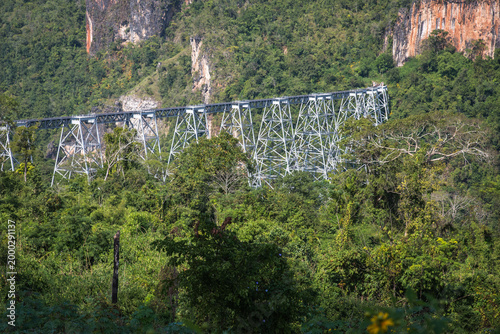 viaduc de Tham Krasae au Myanmar