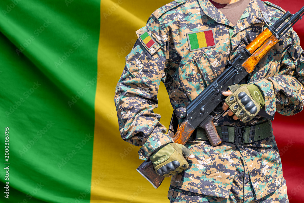 Obraz premium Mali flag with soldier holding assault rifle