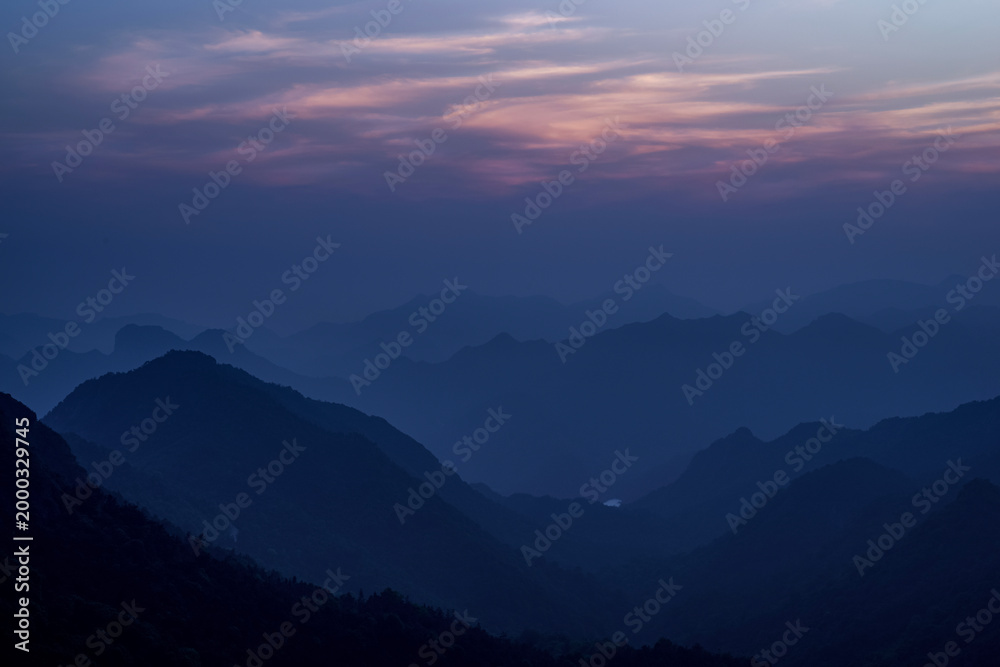 Naklejka premium Twilight at Yueqing Mountain Top