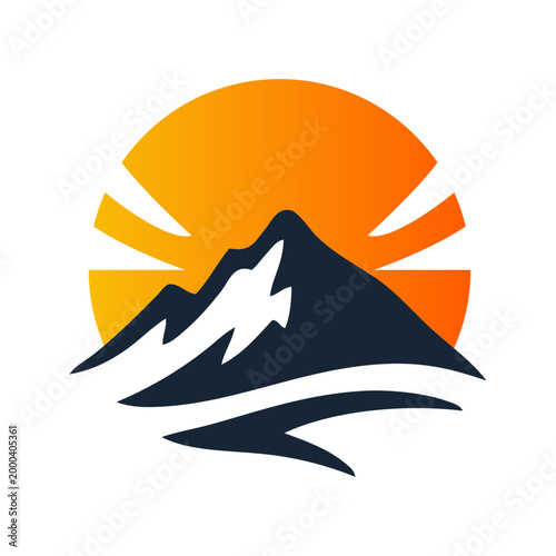 Logo agencia de viajes. Vacaciones de verano. Dibujo sencillo con silueta de un paisaje con montaña con el sol asomando