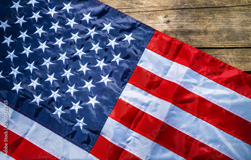 Bilde på lerret American flag draped on rustic wooden plank surface
