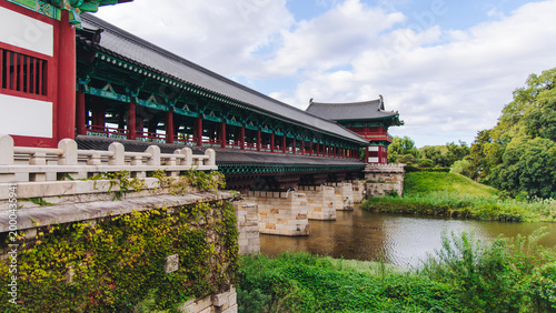 Fotografía Woljeonggyo Bridge, Gyeongju, South Korea, in a autumn fall day with a blue sky,
