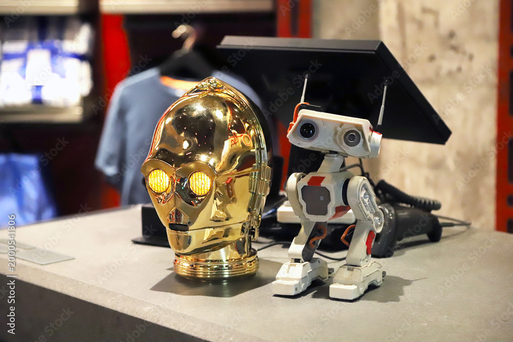 Fototapeta premium Star Wars robot displayed inside a themed store. C-3PO Citripio 