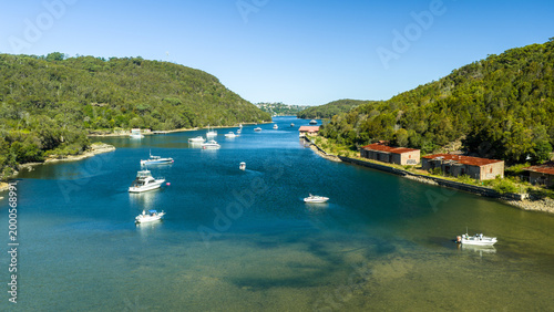 Obraz na płótnie Scenic View of Bantry Bay Waterway Surrounded by Bushland in Sydney