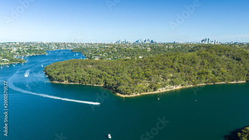 Cuadro en lienzo Aerial View of Bantry Bay and Sydney Skyline Beyond Middle Harbour