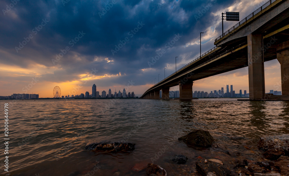Obraz premium bridge at sunset