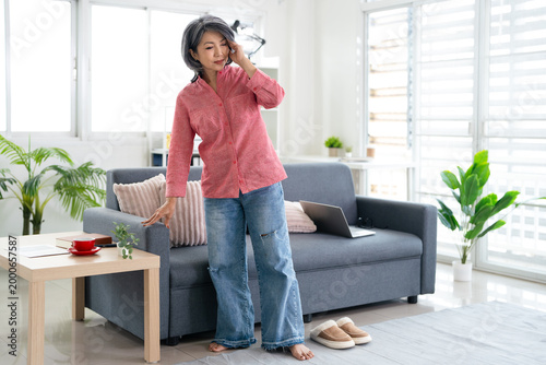 Obraz na plátně Middle aged asian woman suffering dizzy low blood pressure standing at home