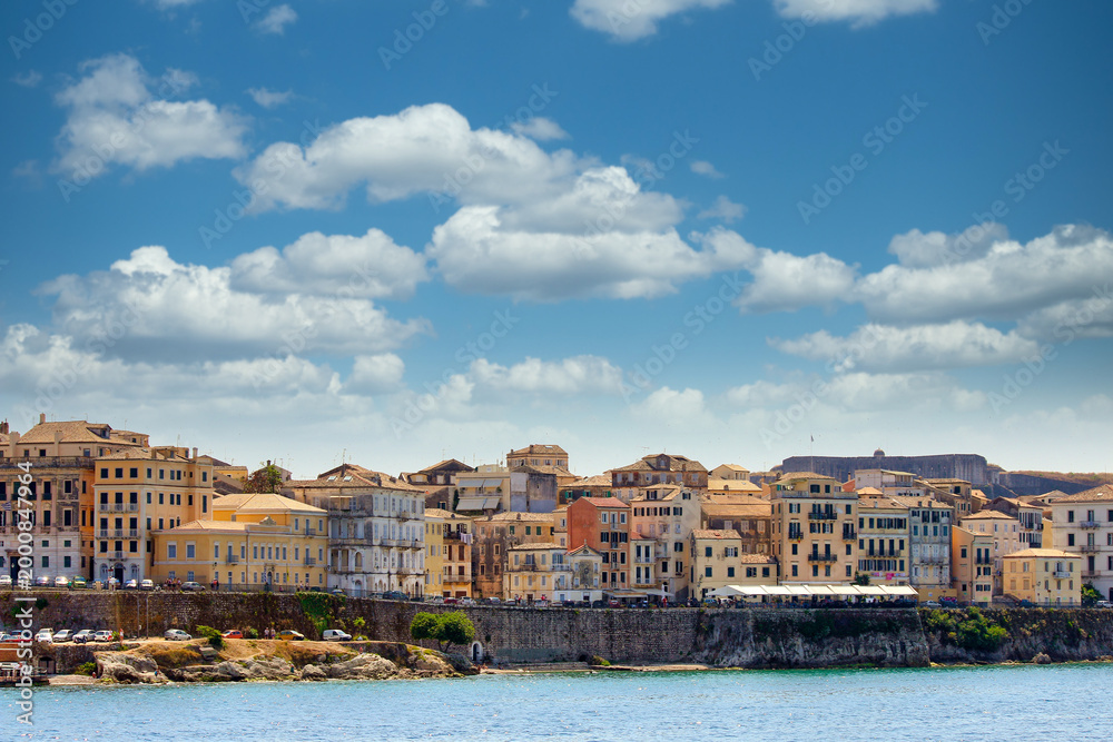 Obraz premium Panoramic View of Corfu Old Town Waterfront and Venetian Architecture in Greece